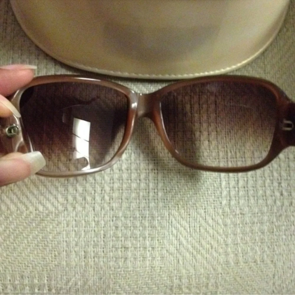 Versus by Versace Sunnies - Picture 2 of 3